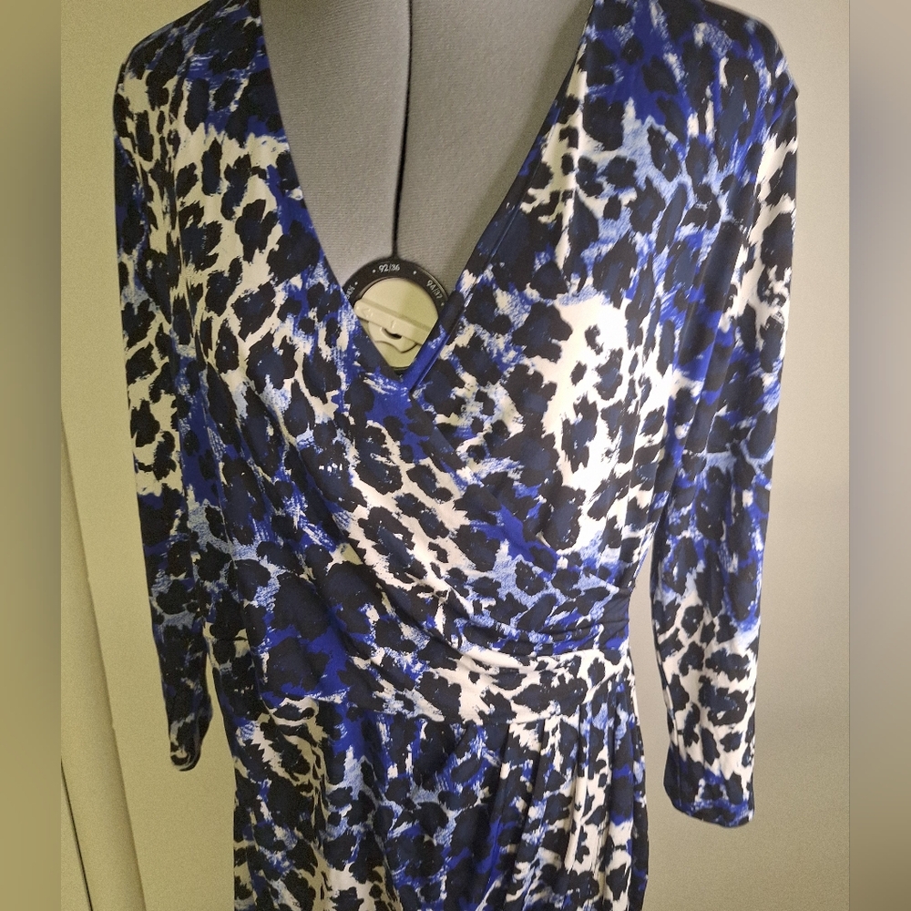 Jaclyn Smith Blue Leopard Print Faux Wrap V-Neck Dress. Size Large